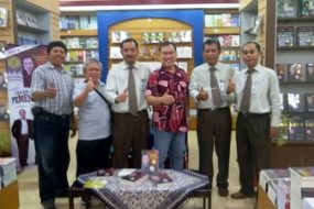 Bedah Buku