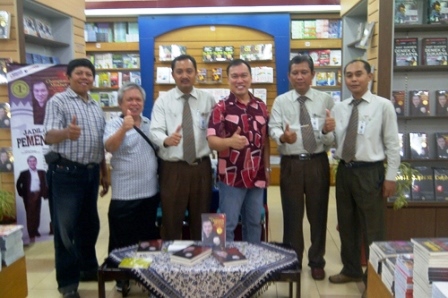 Bedah Buku